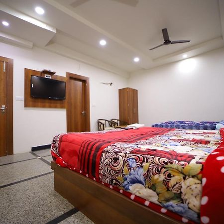 Hotel Royal Phoenix Agra  Buitenkant foto