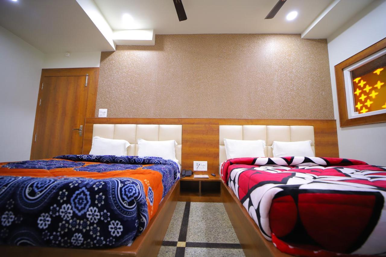 Hotel Royal Phoenix Agra  Buitenkant foto
