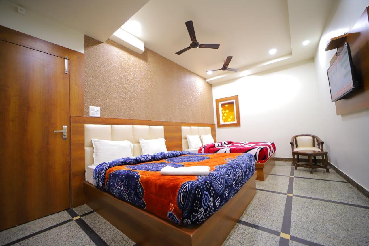 Hotel Royal Phoenix Agra  Buitenkant foto