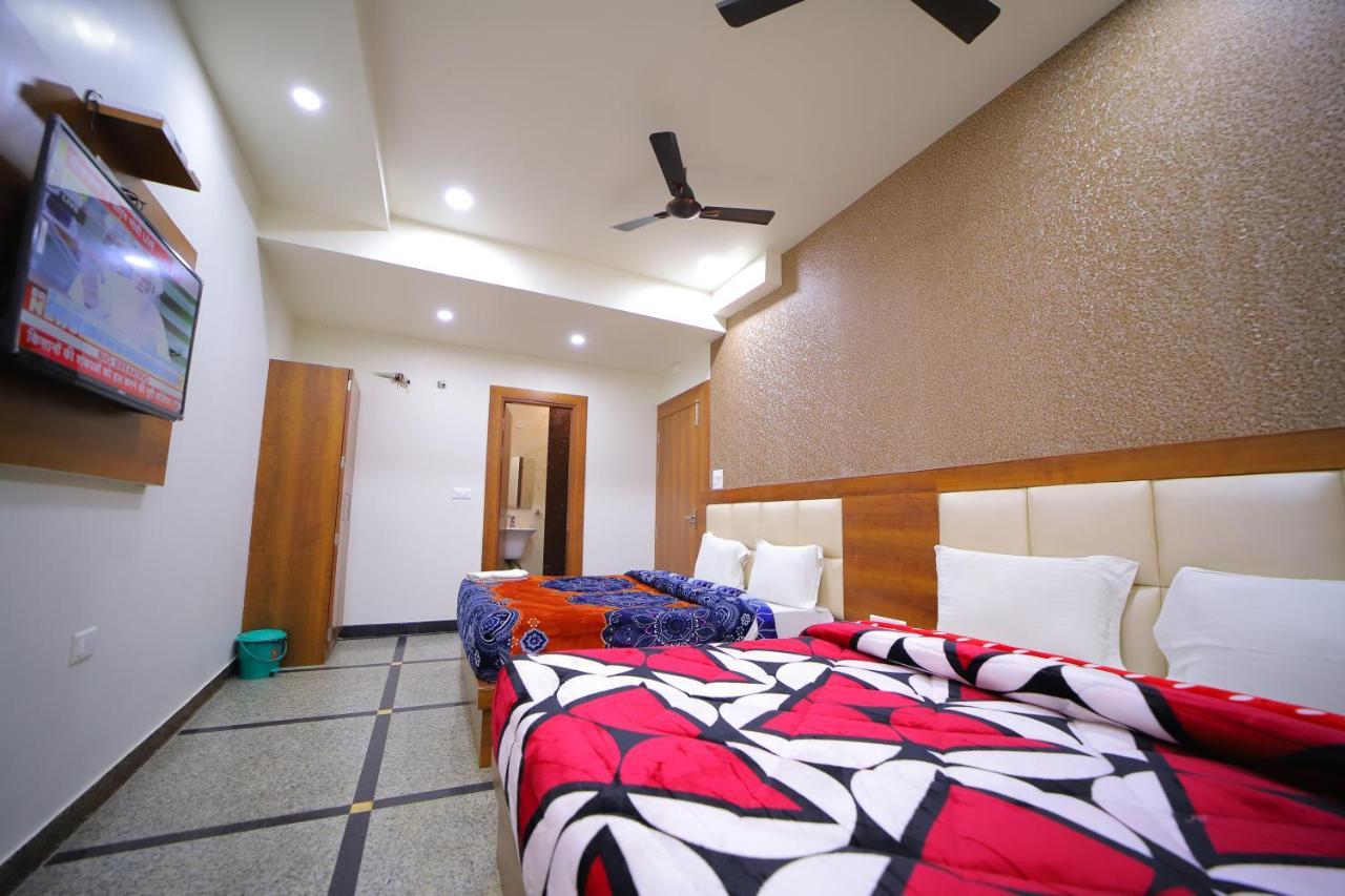 Hotel Royal Phoenix Agra  Buitenkant foto
