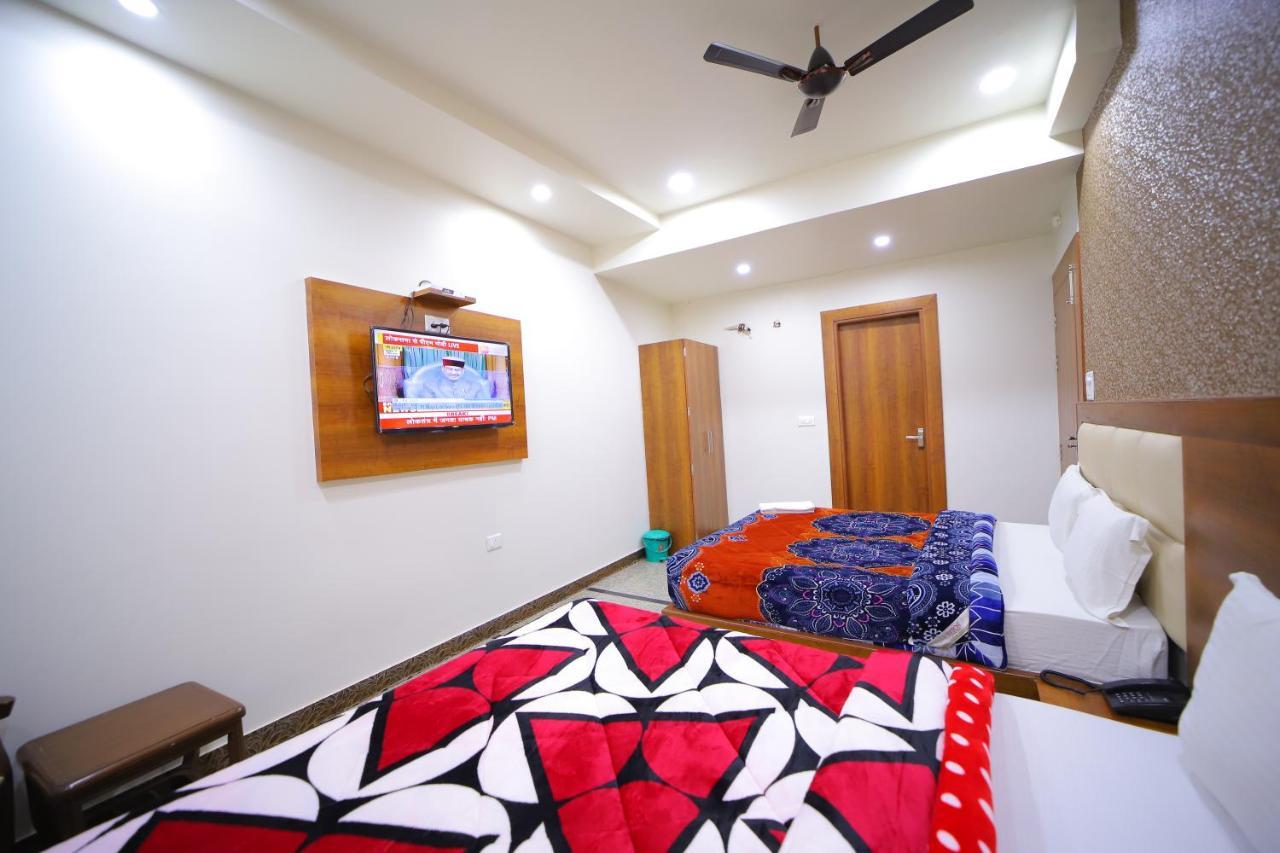 Hotel Royal Phoenix Agra  Buitenkant foto