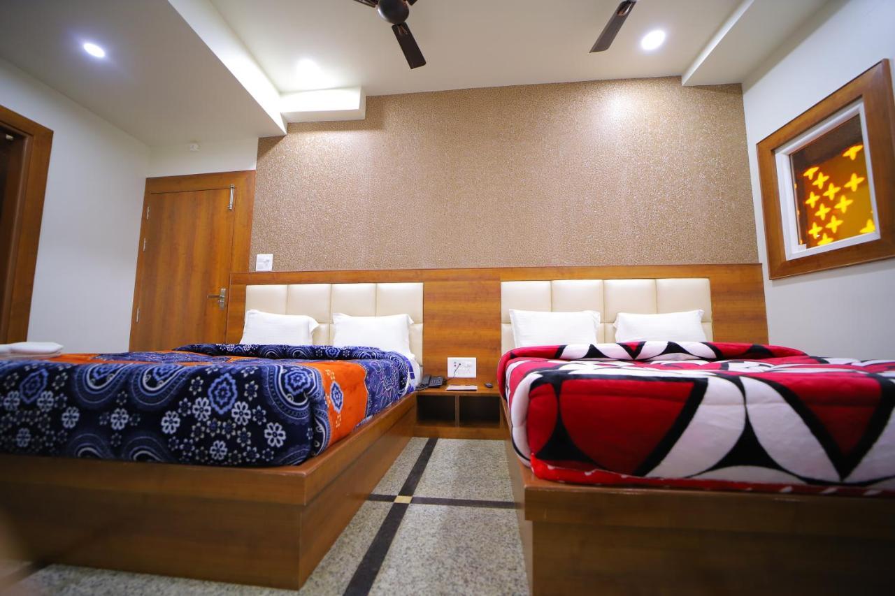 Hotel Royal Phoenix Agra  Buitenkant foto