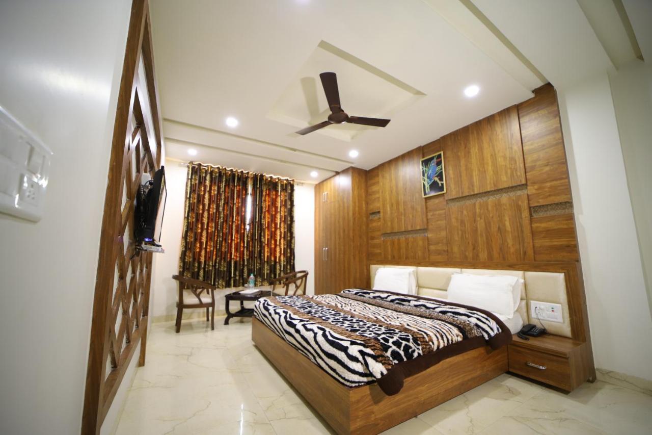 Hotel Royal Phoenix Agra  Buitenkant foto