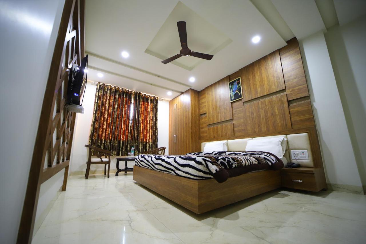 Hotel Royal Phoenix Agra  Buitenkant foto