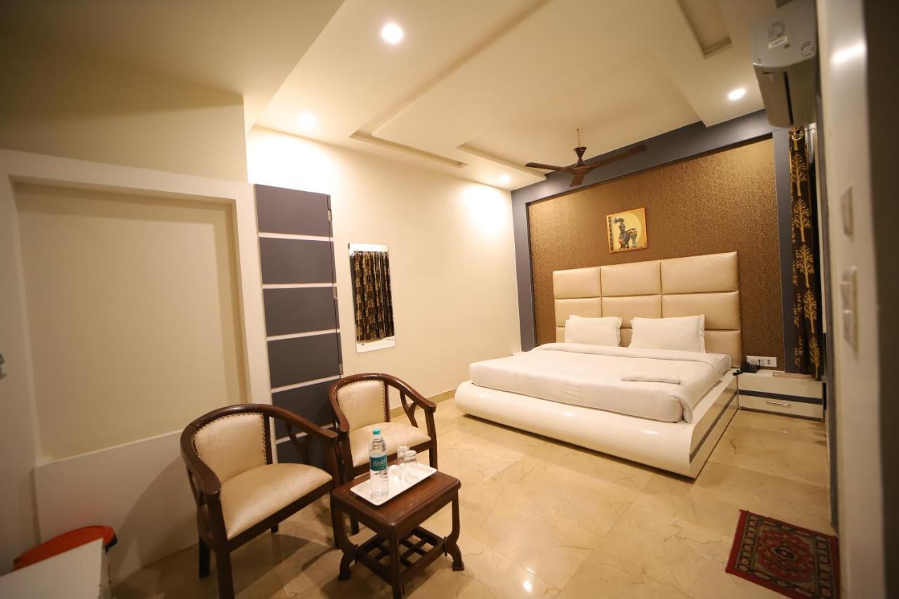 Hotel Royal Phoenix Agra  Buitenkant foto
